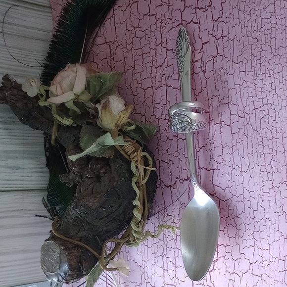 Spoon ring upcycled from a vintage spoon - Picture 2 of 3